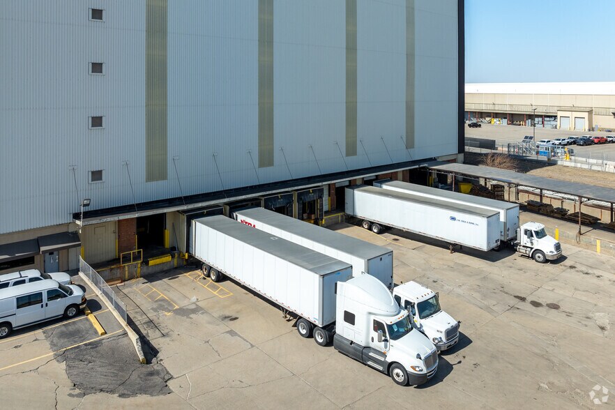 More Photos Of 6500 Mount Elliott St, Detroit Light Distribution For Lease