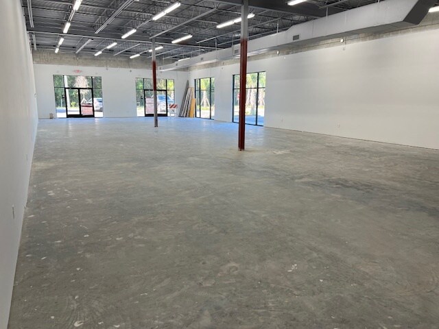 More Photos Of 11025 Lem Turner Rd, Jacksonville Storefront For Lease