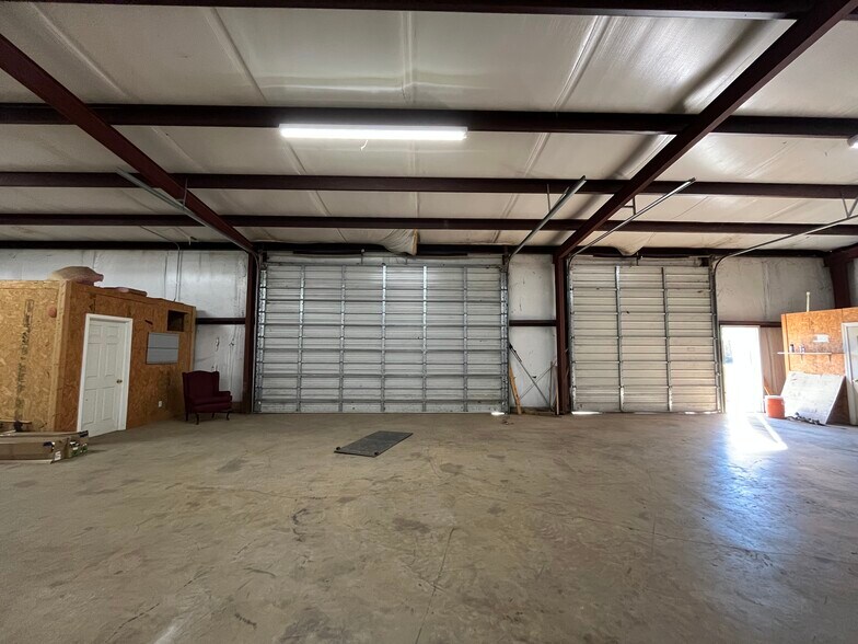 More Photos Of 286 Carter St, Okolona Warehouse For Lease