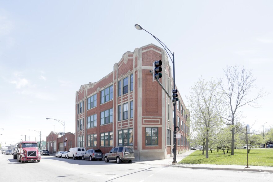 More Photos Of 2950 W Chicago Ave, Chicago Loft Creative Space For Lease
