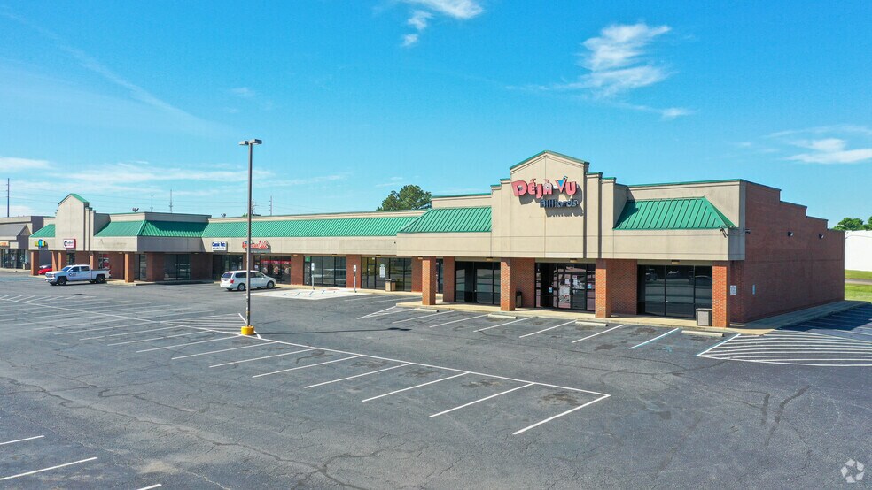 More Photos Of 101-121 N Burbank Dr, Montgomery Storefront For Lease