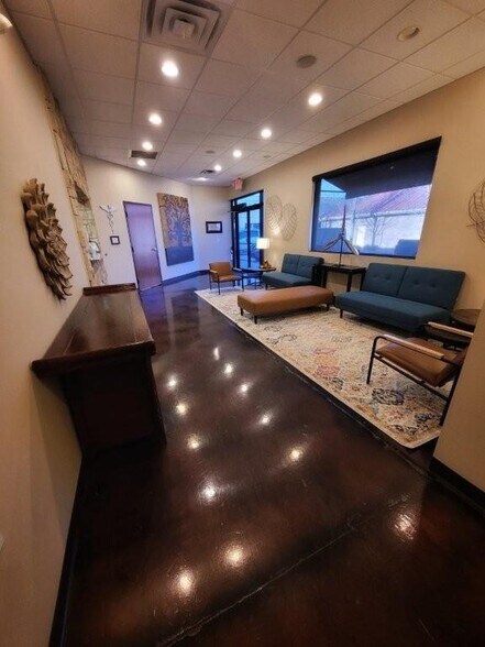 More Photos Of 301 SW 16th St, Bentonville Medical For Sale