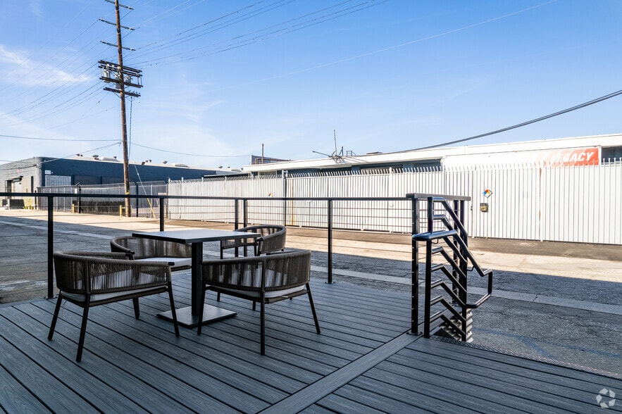 More Photos Of 3040 E 12th St, Los Angeles Warehouse For Lease