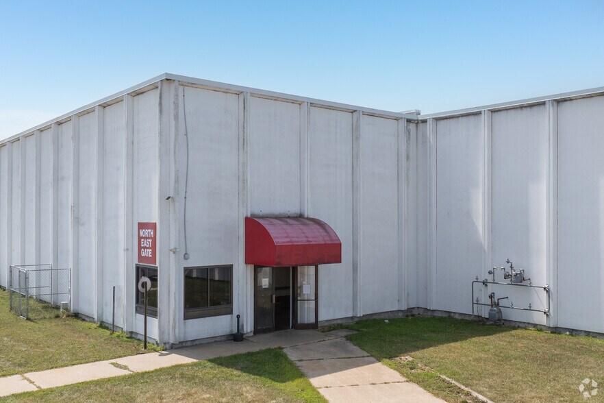 More Photos Of 901 Wayne St, Niles Warehouse For Lease