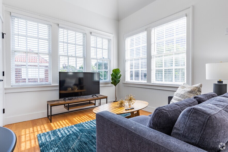 More Photos Of 1460 Peachtree St NW, Atlanta Apartments For Sale