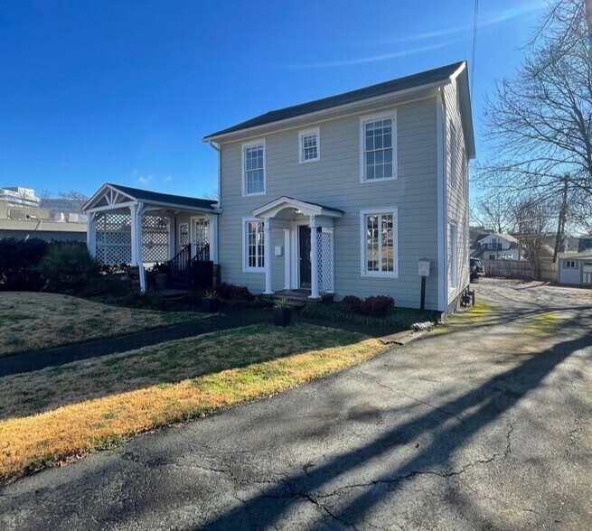 More Photos Of 1821 Cumberland Ave, Charlotte Medical For Lease