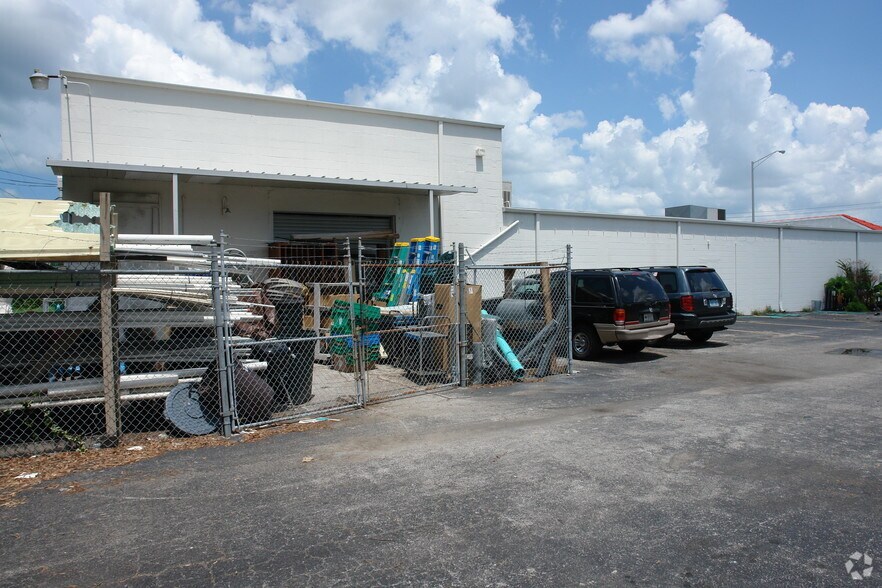 More Photos Of 3170 Bee Ridge Rd, Sarasota Freestanding For Sale