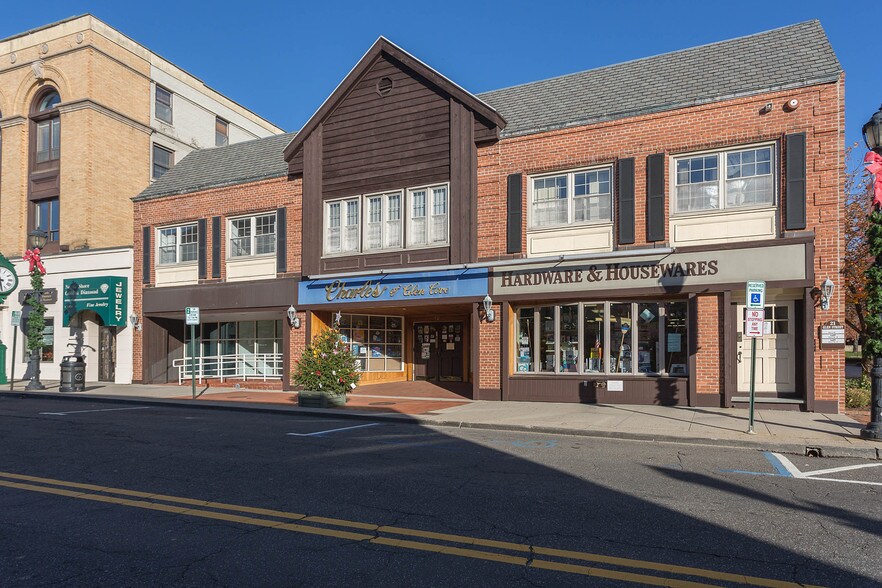 More Photos Of 17-21 Glen St, Glen Cove Storefront Retail Office For Lease