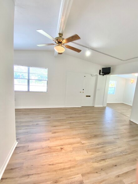 More Photos Of 1985 31st Ave, Vero Beach Office For Sale