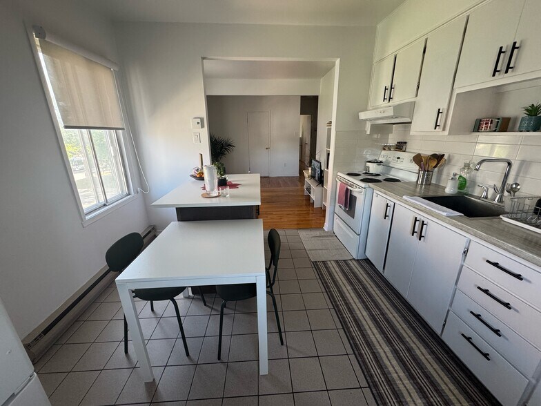 More Photos Of 9515 Rue Lajeunesse, Montréal Multifamily For Sale