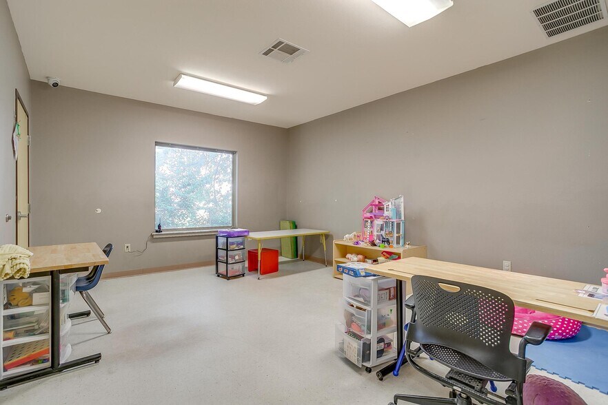 More Photos Of 905 Roberts Cut Off Rd, River Oaks Office For Sale