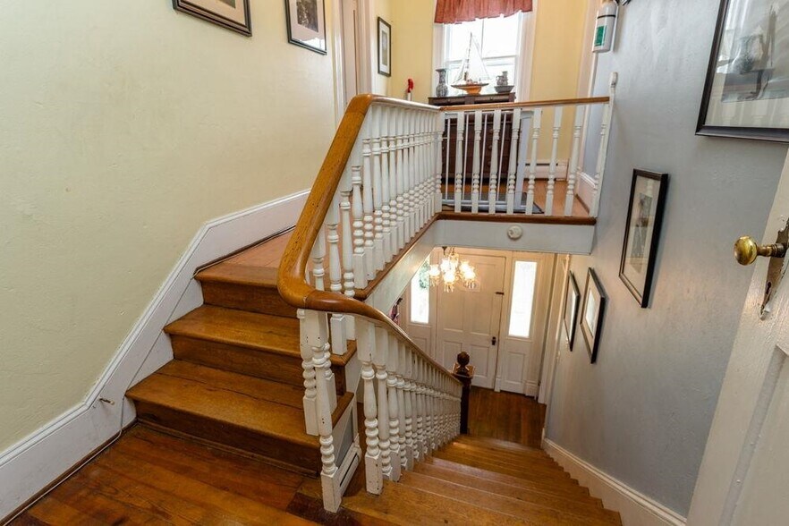 More Photos Of 133 W Springbrook Rd, Broadway Specialty For Sale