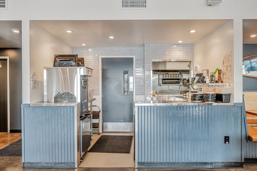 More Photos Of 621-655 Del Ganado Rd, San Rafael Storefront For Sale