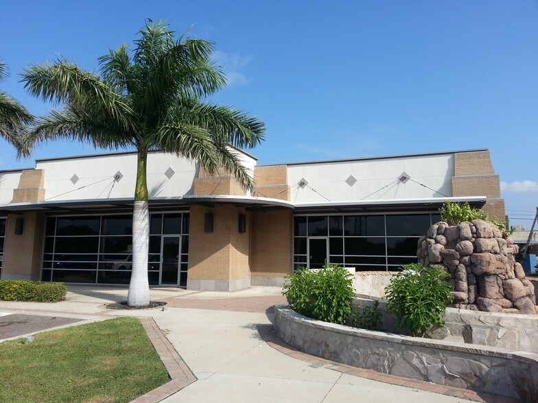 More Photos Of 1221 S 10th St, Weslaco Unknown For Lease