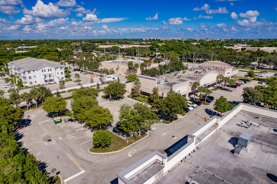 More Photos Of 8053 W Oakland Park Blvd, Sunrise Storefront For Sale