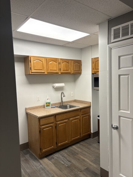 More Photos Of 1818 Scherer Pky, Saint Charles Warehouse For Sale
