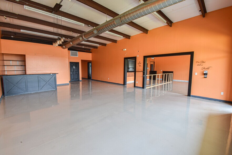 More Photos Of 4550 Station Cir, Northport Freestanding For Lease