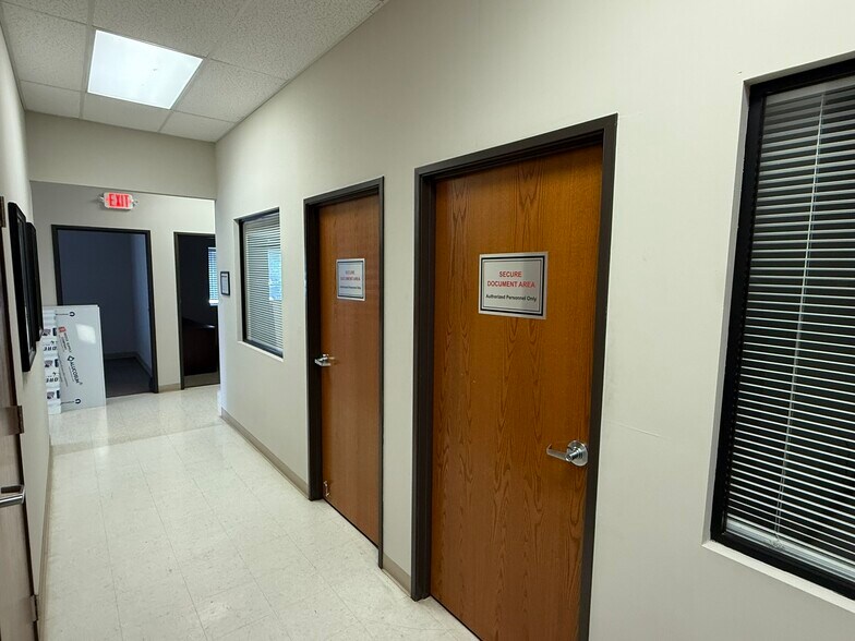 More Photos Of 110 E Barnett Dr, Cleburne Warehouse For Lease