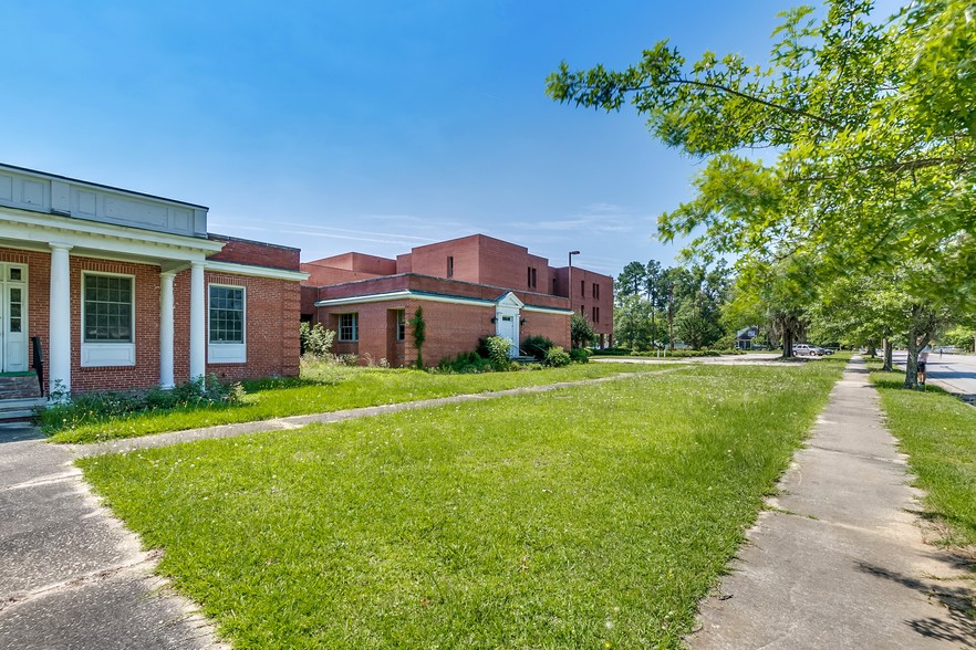 More Photos Of 1202 N Main St, Marion Assisted Living For Sale