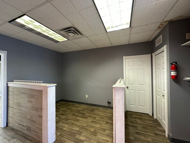 More Photos Of 733-759 Memorial Ave, West Springfield Showroom For Sale