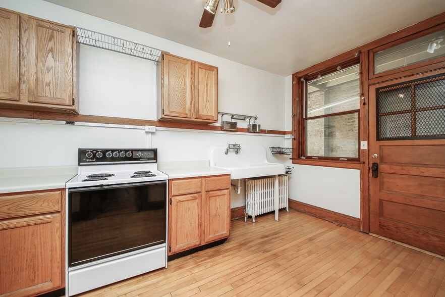 More Photos Of 440 N Main St, Glen Ellyn Storefront Retail Residential For Sale