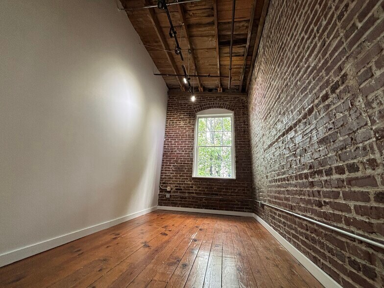 More Photos Of 887 W Marietta St NW, Atlanta Loft Creative Space For Lease