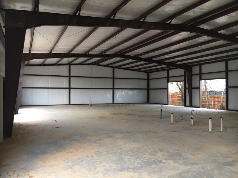 More Photos Of 3160 Gertie Barrett Rd, Mansfield Flex For Lease