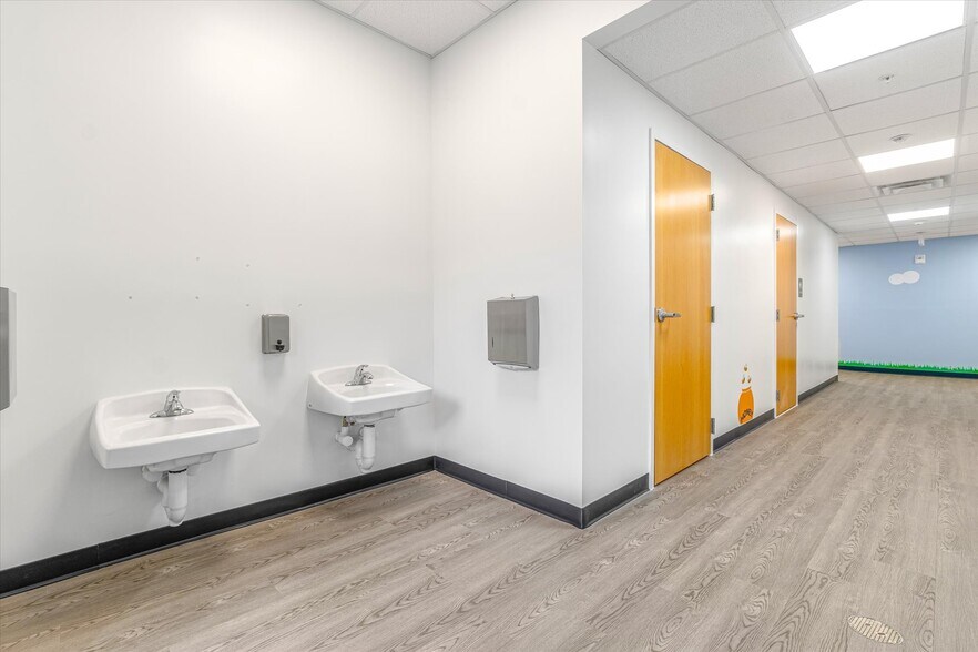 More Photos Of 481 Shores Blvd, Saint Augustine Daycare Center For Lease