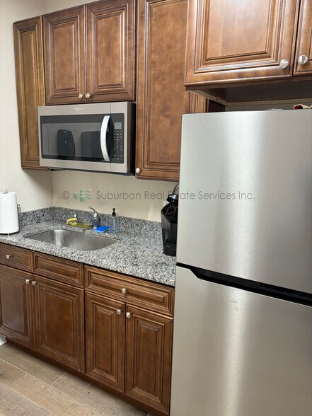 More Photos Of 93 Caterpillar Dr, Joliet Office For Lease