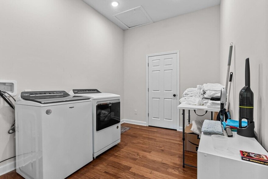 More Photos Of 471-472 W Main St, Fries Medical For Sale