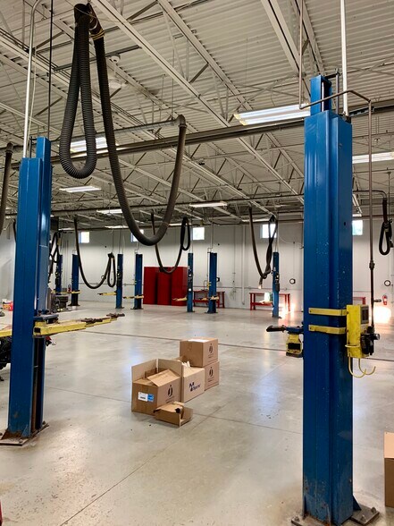 More Photos Of 855 E Grand Ave, Lake Villa Auto Dealership For Lease