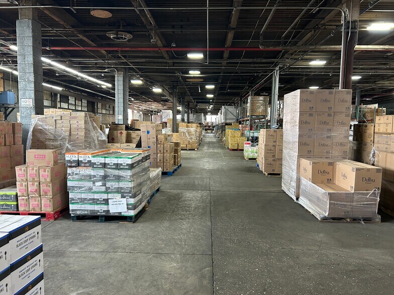 More Photos Of 54-35 46th St, Maspeth Warehouse For Lease