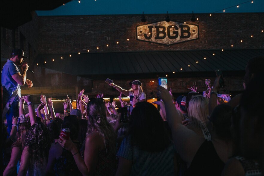 More Photos Of 3615 N Steele Blvd, Fayetteville Bar For Sale