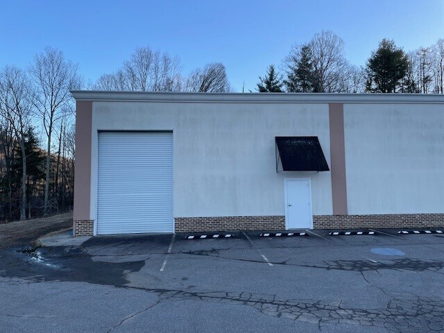 More Photos Of 100-504 Stone Ridge Blvd, Asheville Unknown For Lease