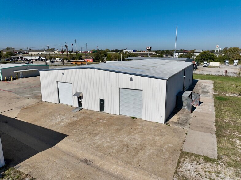 More Photos Of 12709 Eastgate Dr, Balch Springs Flex For Lease