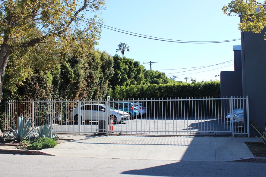 More Photos Of 2300 Westwood Blvd, Los Angeles Office For Lease