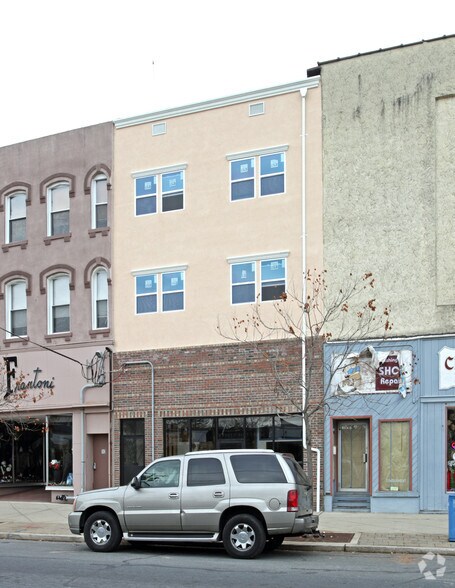 More Photos Of 16 E Washington Ave, Washington Storefront Retail Residential For Lease