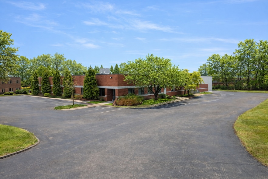 Primary Photo Of 4 Blackstone Valley Pl, Lincoln Office For Sale