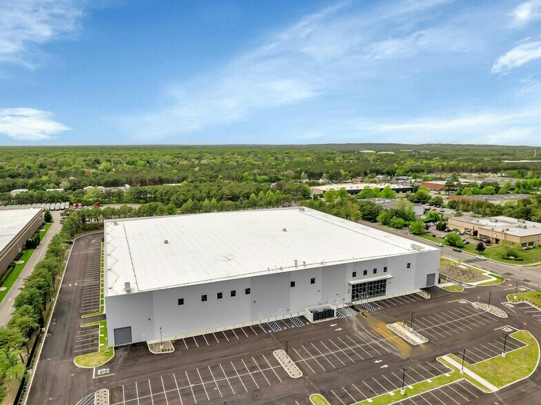 More Photos Of 645 National Blvd, Medford Distribution For Lease