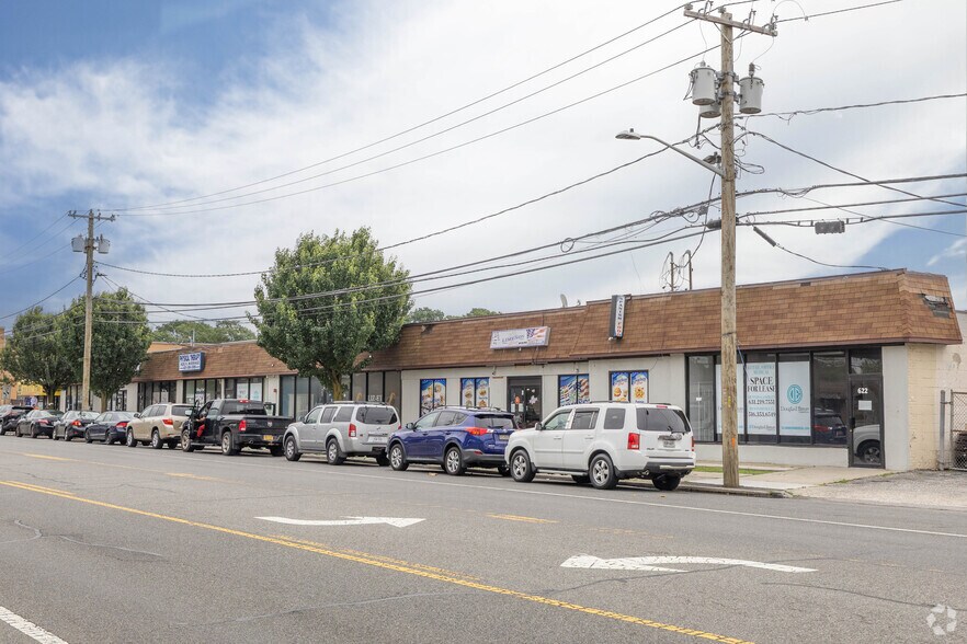 Primary Photo Of 622-640 Oak St, Copiague Unknown For Lease