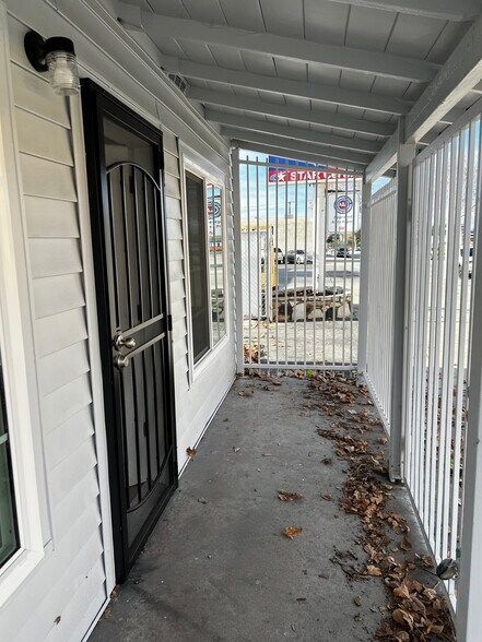 More Photos Of 11448 Whittier Blvd, Whittier Loft Creative Space For Lease