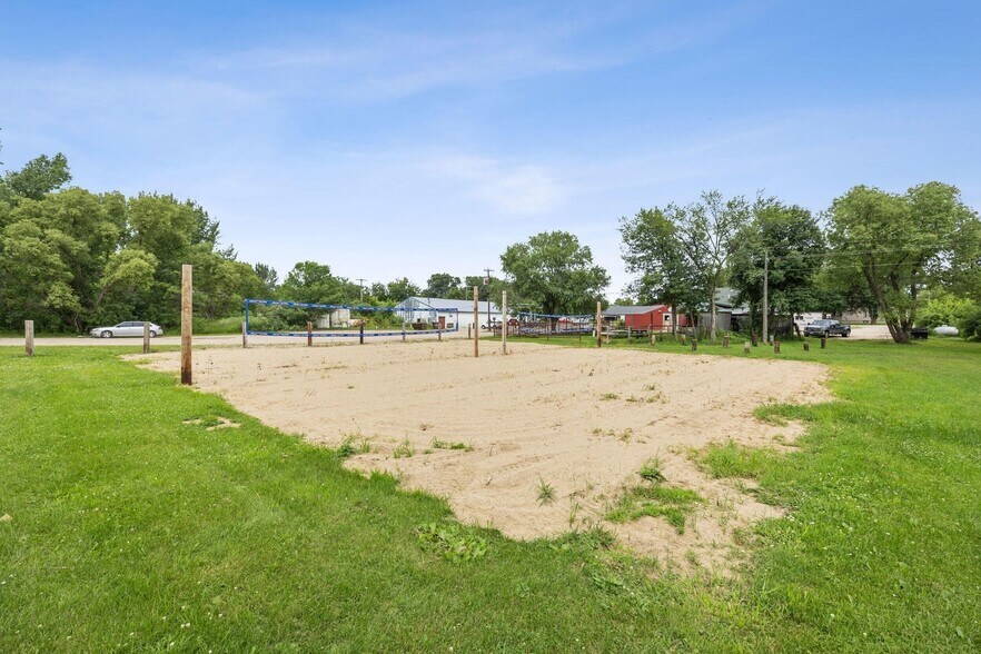 More Photos Of 511 Fergus Ave, Erhard Restaurant For Sale