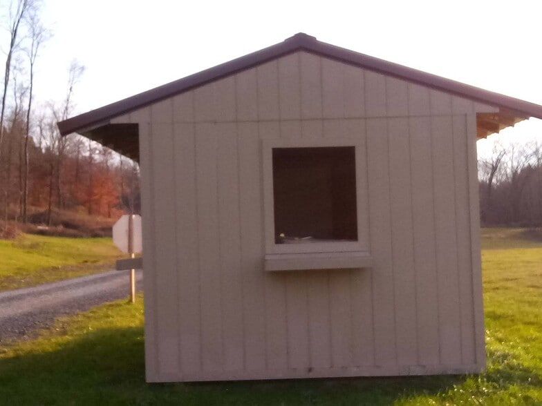 More Photos Of 224 Michael Ln, New Berlin Racetrack For Sale