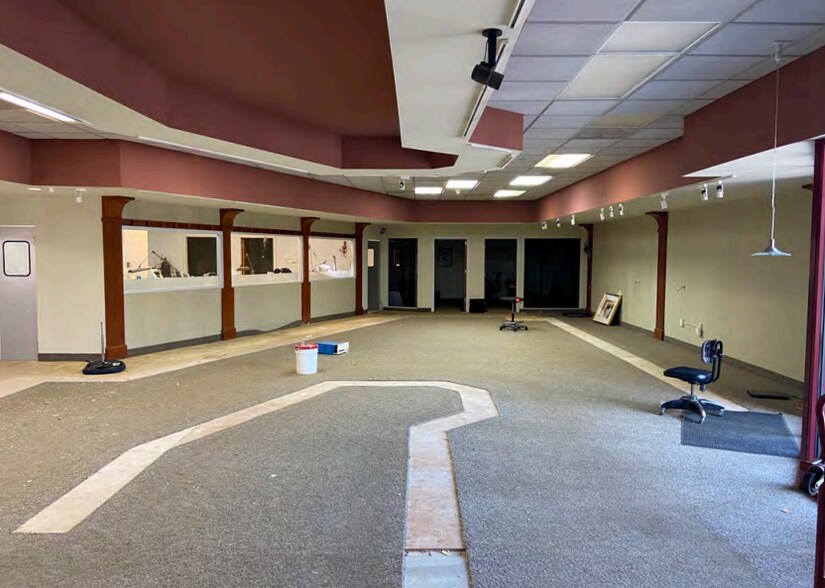 More Photos Of 2266 Orchard Lake Rd, Sylvan Lake Freestanding For Sale