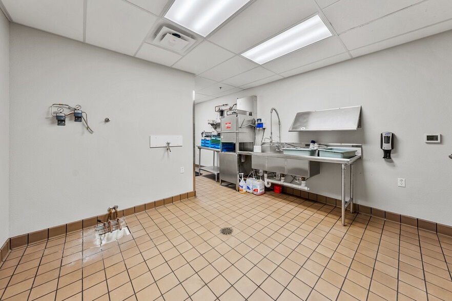 More Photos Of 2166 NW Vine St, Grants Pass Medical For Sale