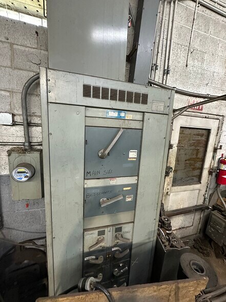 More Photos Of 5431 E Davison St, Detroit Warehouse For Sale