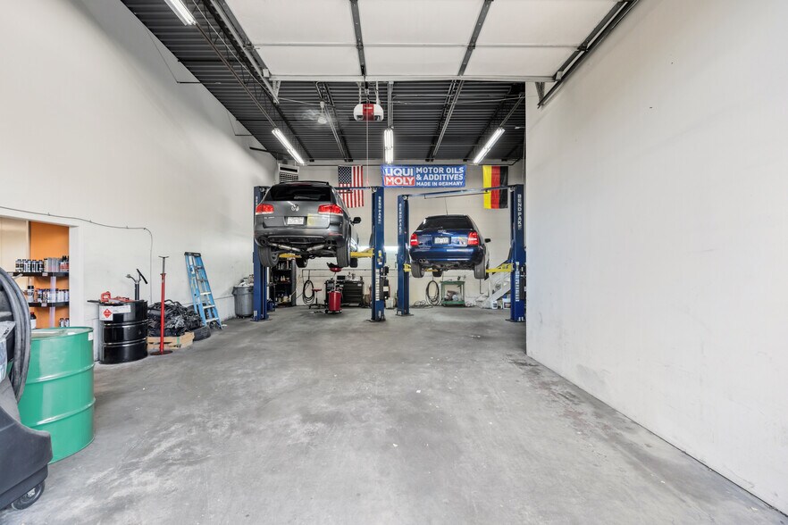 More Photos Of 10855 Irma Dr, Northglenn Warehouse For Sale