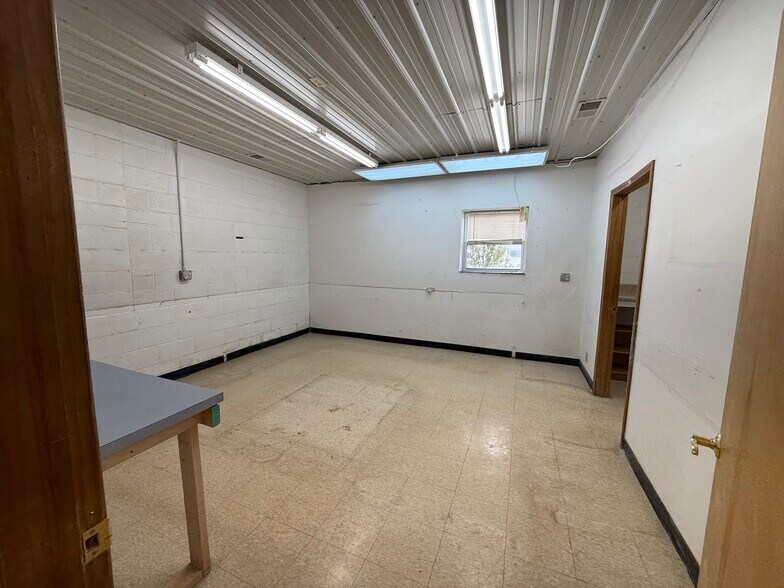 More Photos Of 1118 Sherman St, Bucyrus Flex For Sale