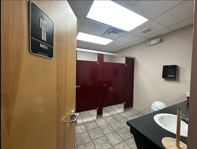 More Photos Of 2400 S Main St, Corbin Flex For Sale