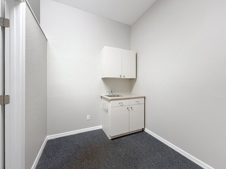 More Photos Of 15151 S US Highway 441, Summerfield Medical For Lease